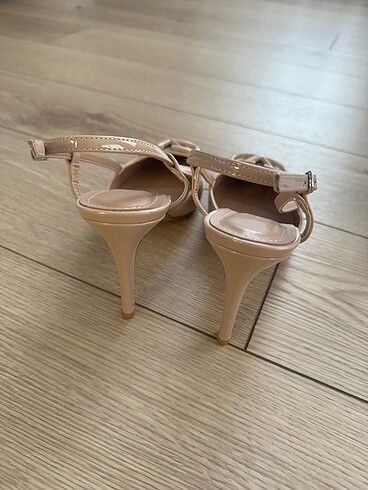 37 Beden Ten rengi valentino model stiletto