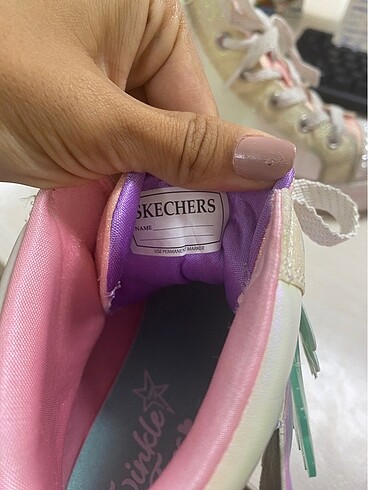 35 Beden beyaz Renk Skechers isikli kanatli ayakkabi