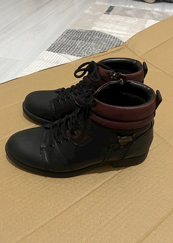 Su geçirmez içi kürklü 42 numara çok sıcak tutuyor. - Görsel 3