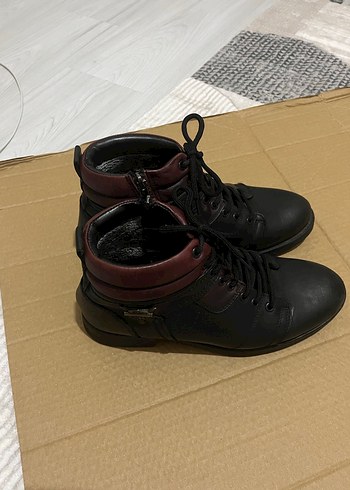 Su geçirmez içi kürklü 42 numara çok sıcak tutuyor. - Görsel 2