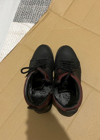 Su geçirmez içi kürklü 42 numara çok sıcak tutuyor. - Görsel 7