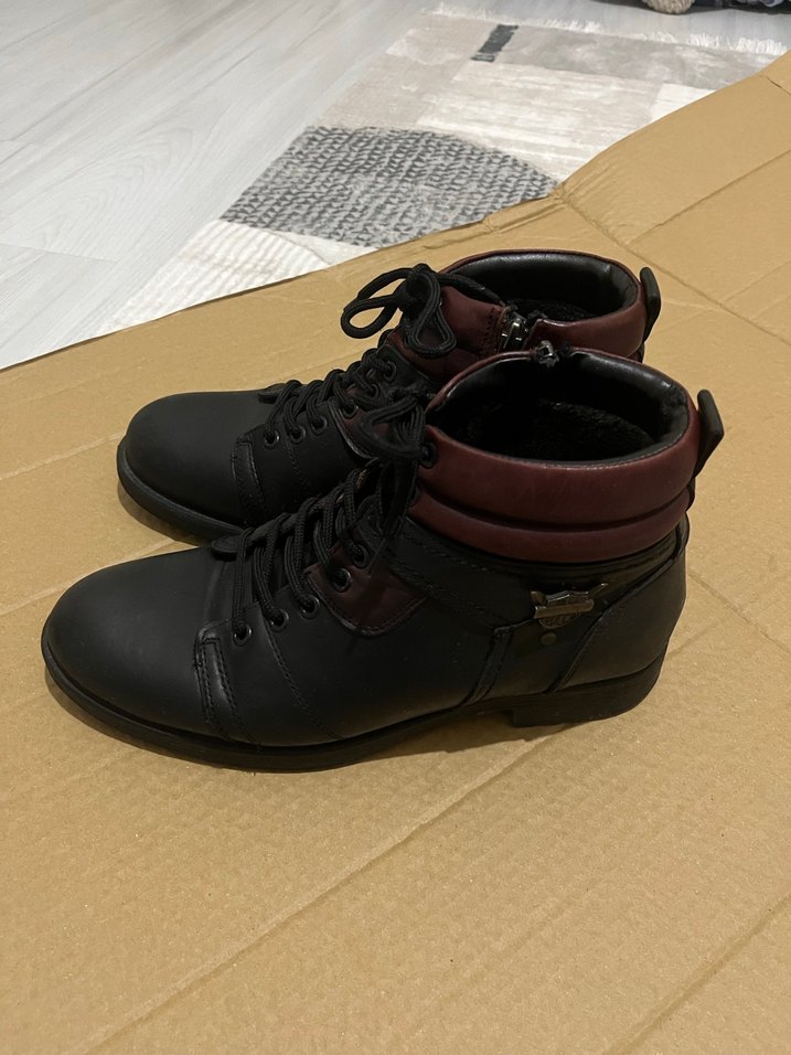 Su geçirmez içi kürklü 42 numara çok sıcak tutuyor. - Görsel 3