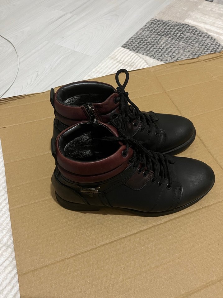 Su geçirmez içi kürklü 42 numara çok sıcak tutuyor. - Görsel 2