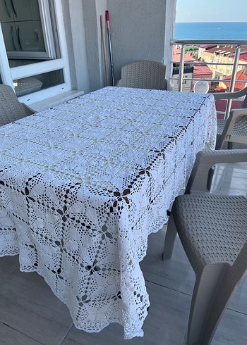 El Örgüsü Beyaz Dantel Masa Örtüsü