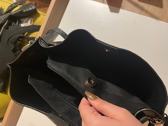  Beden Tchibo deri görünümlü siyah çapraz ve kol çantası