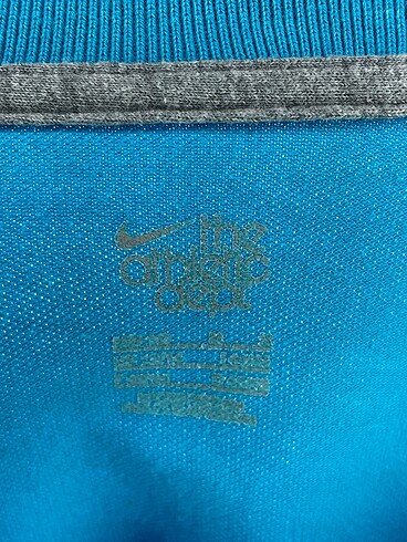 m Beden mavi Renk Nike T-shirt %70 İndirimli.