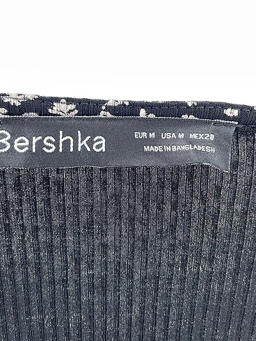 m Beden siyah Renk Bershka Kısa Elbise %70 İndirimli.