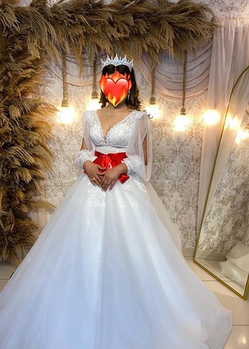 2 saat giyilmiştir kuru temizlenmesi yapılmıştır prenses model