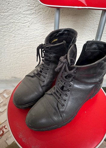 Siyah Deri Yüksek Topuklu Bağcıklı Bot - Görsel 2