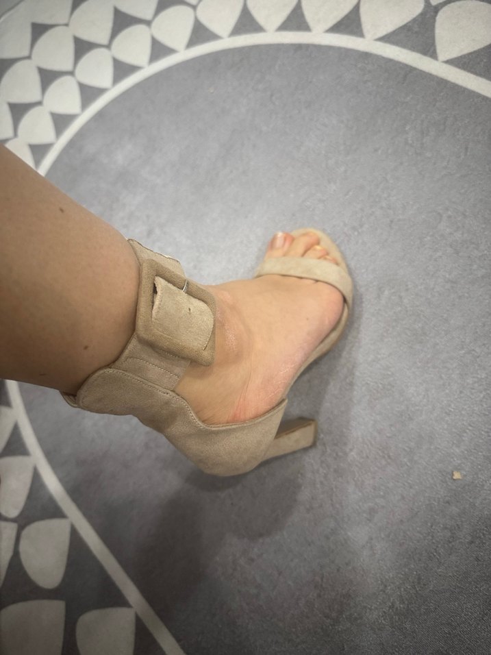 Bej Süet Tokalı İnce Topuklu Kadın Ayakkabı - Görsel 3