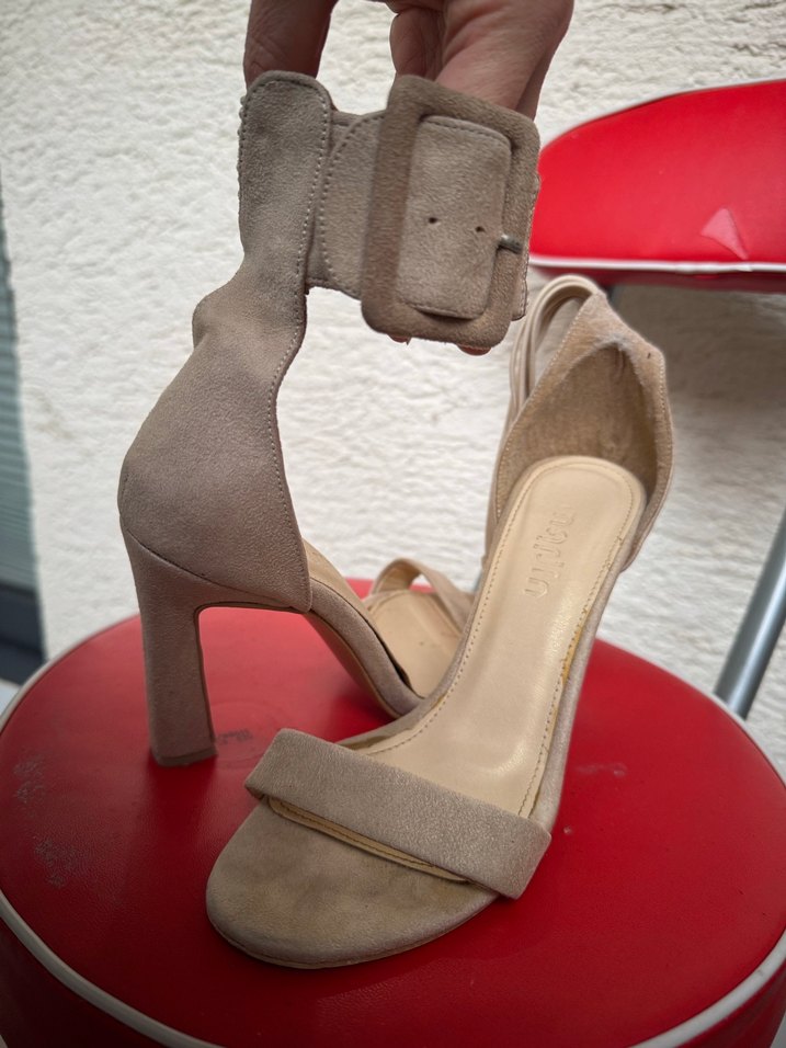 Bej Süet Tokalı İnce Topuklu Kadın Ayakkabı - Görsel 2