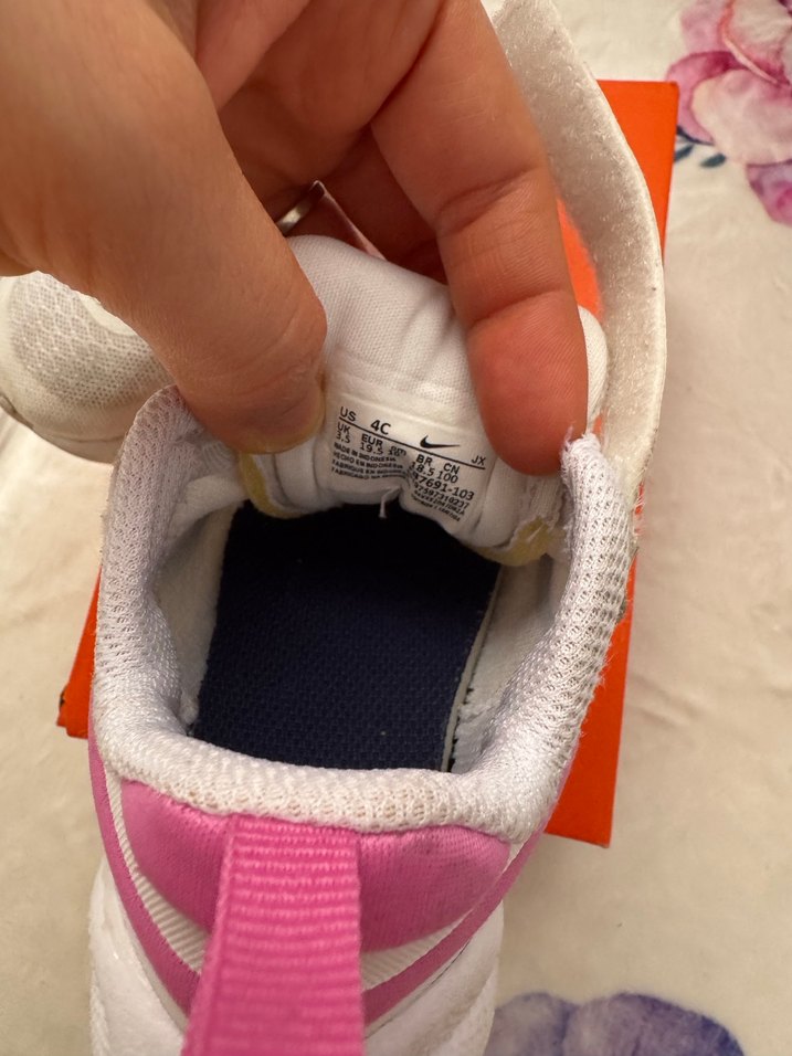 Kız Çocuk Beyaz Nike Spor Ayakkabı 19,5 numara orijinal - Görsel 3