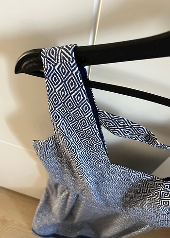 Gri Desenli V Yaka Kemerli Mini Bluz - Görsel 3