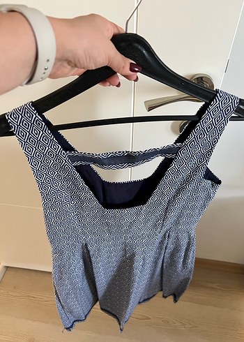 Gri Desenli V Yaka Kemerli Mini Bluz - Görsel 2