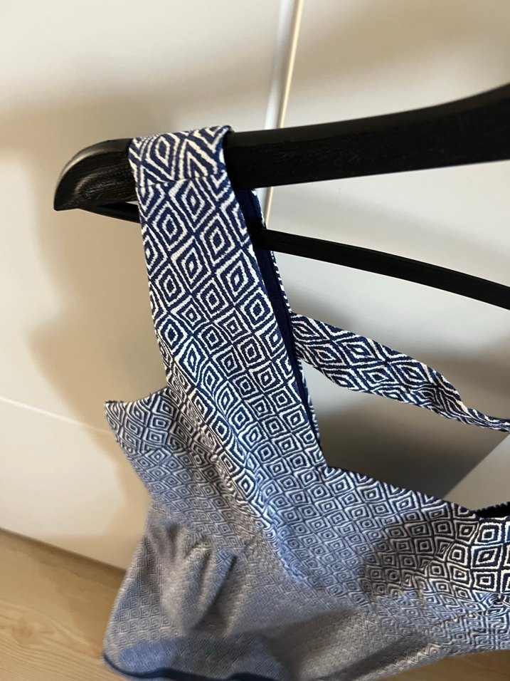 Gri Desenli V Yaka Kemerli Mini Bluz - Görsel 3