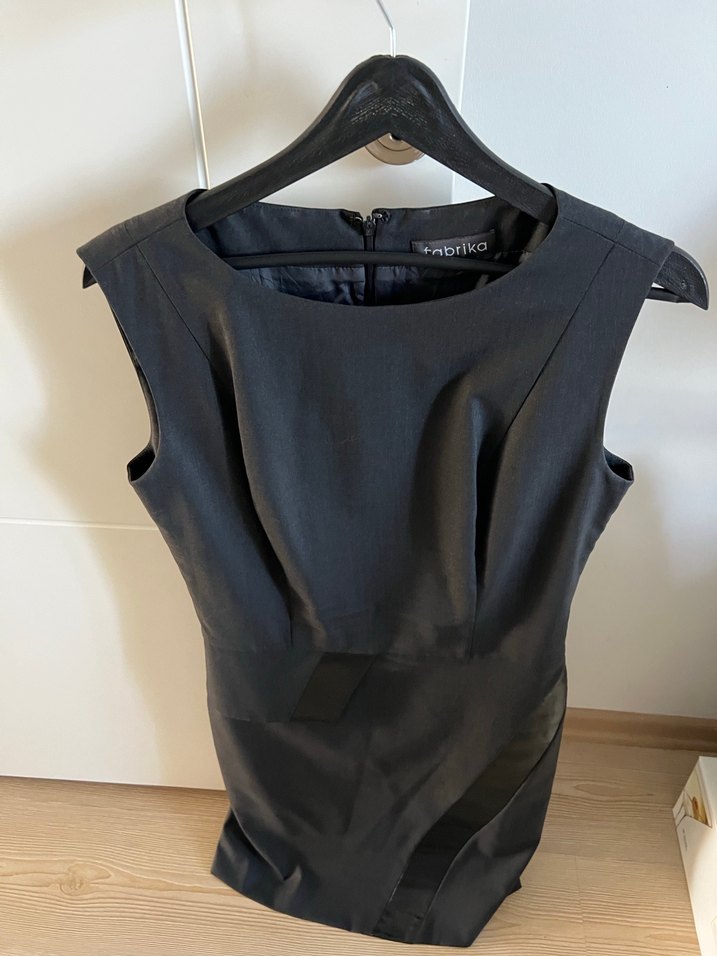 Siyah V Yaka Midi Elbise - Görsel 4