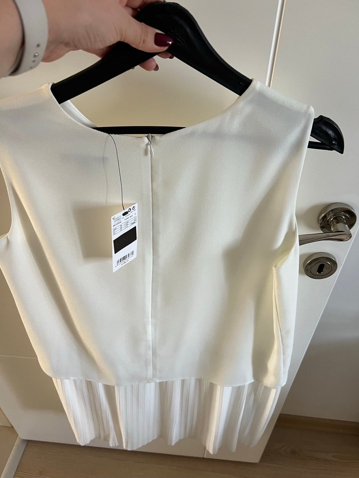 Beyaz Piliseli Kolsuz elbise - Görsel 3