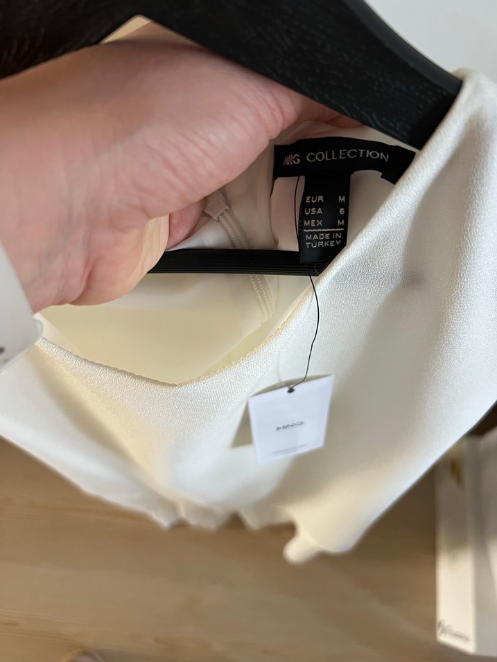 Beyaz Piliseli Kolsuz elbise - Görsel 4