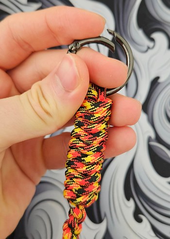 Galatasaray Renkleri ile Yılan Desenli Paracord İpi Anahtarlık - Görsel 2