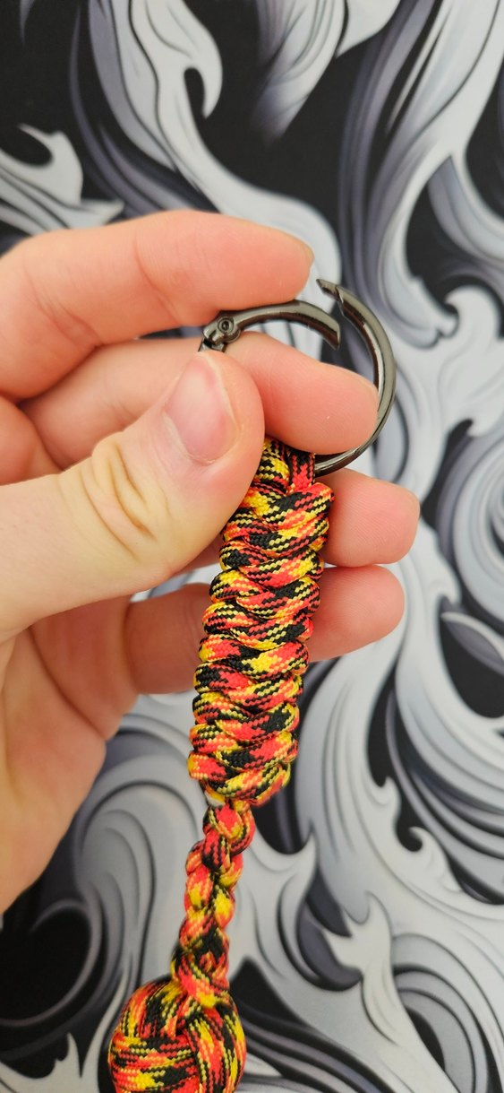 Galatasaray Renkleri ile Yılan Desenli Paracord İpi Anahtarlık - Görsel 2