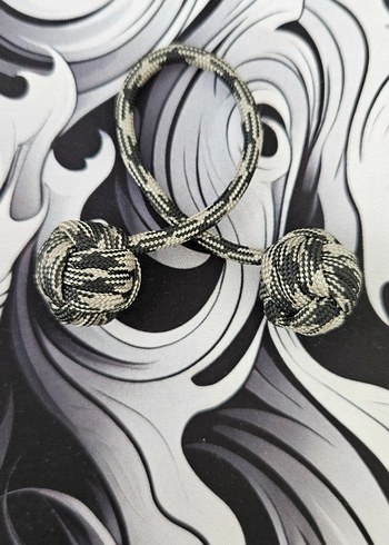 Farklı desen ve renklerde paracord monkey fist begleri - Görsel 2