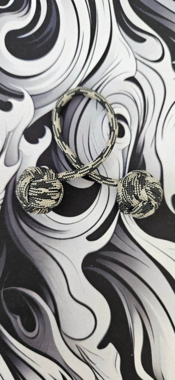 Farklı desen ve renklerde paracord monkey fist begleri - Görsel 2