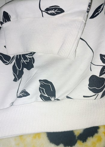 H&M Uzun Kollu Beyaz Desenli Kadın Sweatshirt - Görsel 5