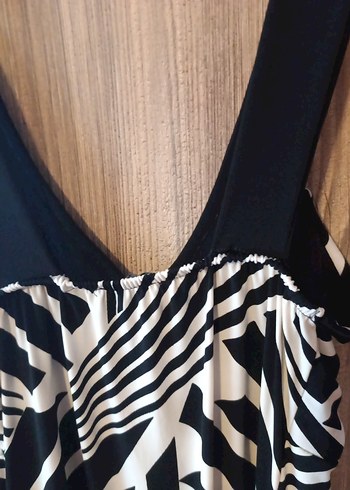 Boncuk Detaylı Zebra Desenli V Yaka Midi Elbise - Görsel 6