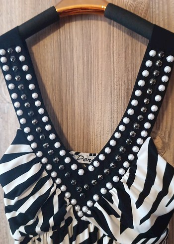 Boncuk Detaylı Zebra Desenli V Yaka Midi Elbise - Görsel 2