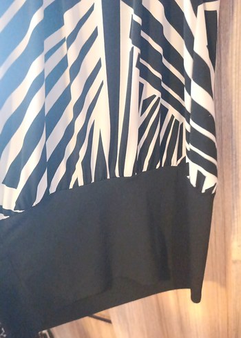 Boncuk Detaylı Zebra Desenli V Yaka Midi Elbise - Görsel 7