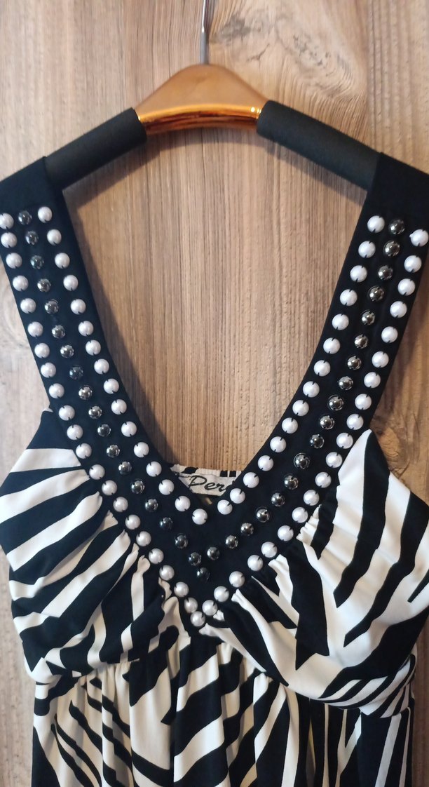 Boncuk Detaylı Zebra Desenli V Yaka Midi Elbise - Görsel 2