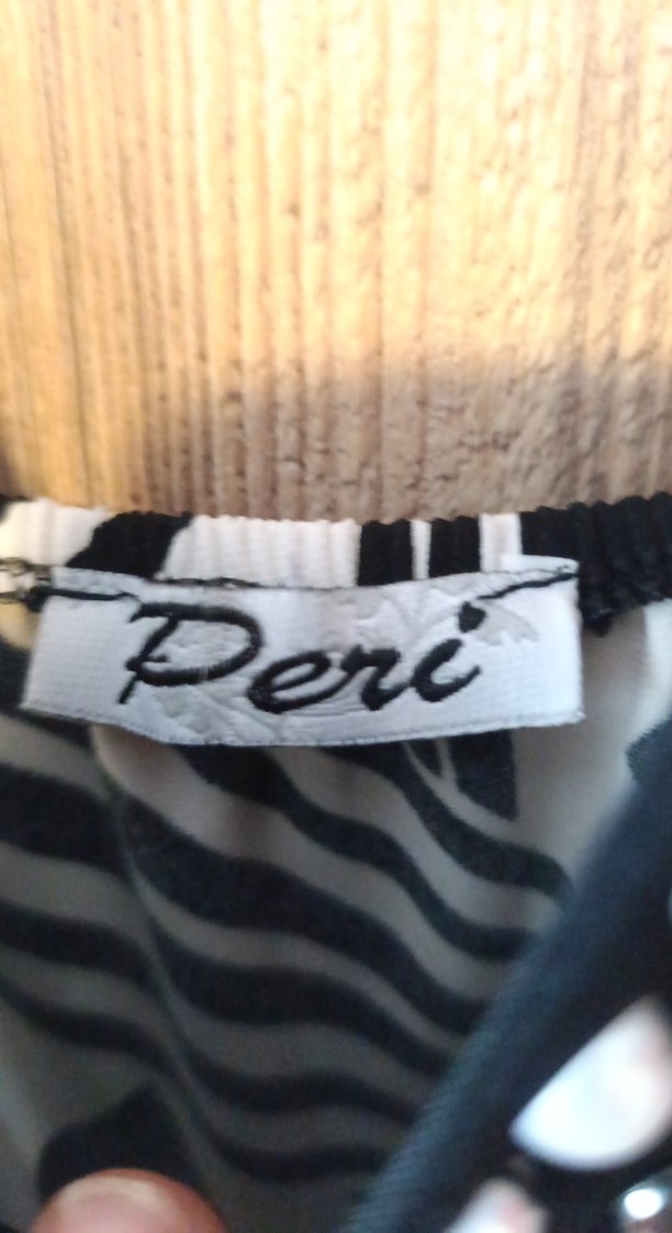 Boncuk Detaylı Zebra Desenli V Yaka Midi Elbise - Görsel 3