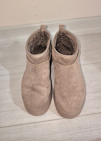 Ugg 39