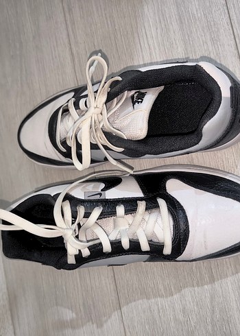 Çizgili Beyaz Gri Bağcıklı Spor Ayakkabı - Görsel 2