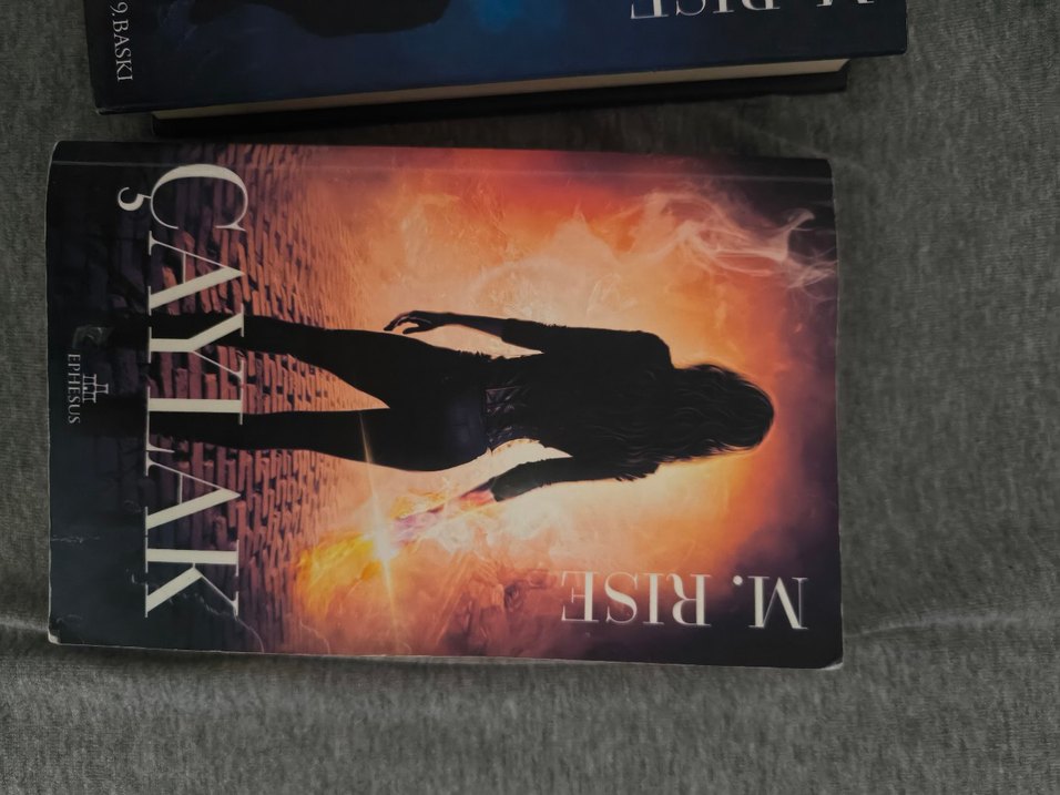 M. Rise - Gözlük ve Ay Romanları - Görsel 3