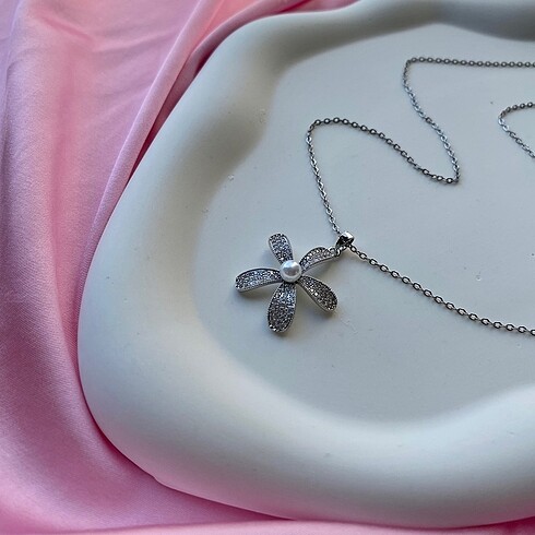Çelik Silver Yıldız Çiçeği Kolye