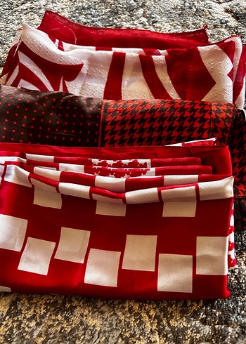 Kırmızı
Kaygan eşarplardandır - Görsel 2