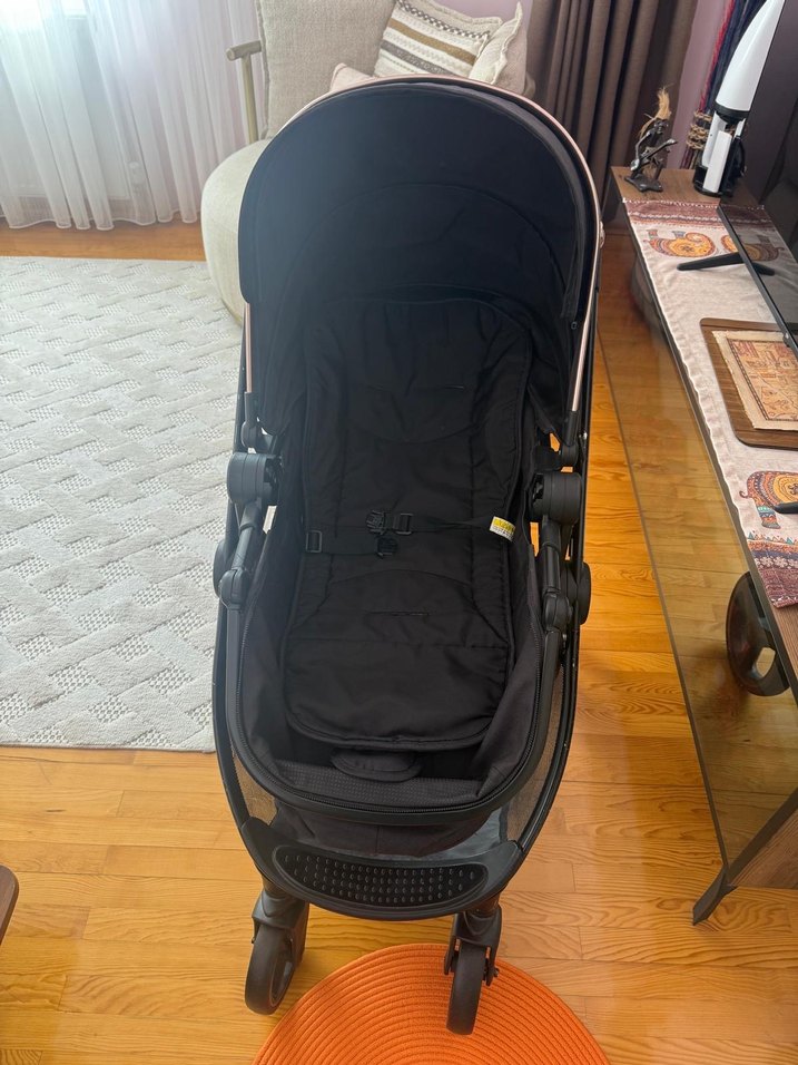 Siyah Bebek Arabası, K - Görsel 3