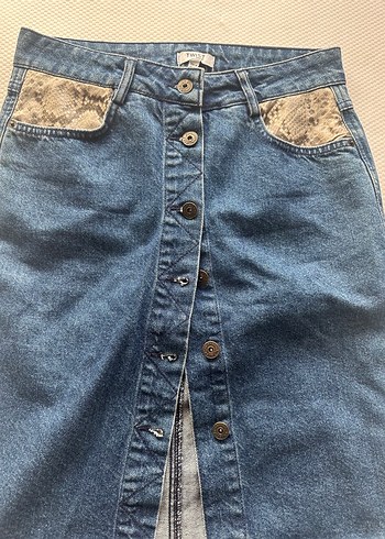 Yılan Desenli Düğmeli Midi Kot Etek - Görsel 3