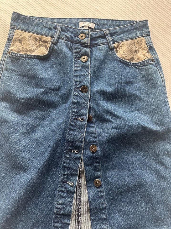 Yılan Desenli Düğmeli Midi Kot Etek - Görsel 3