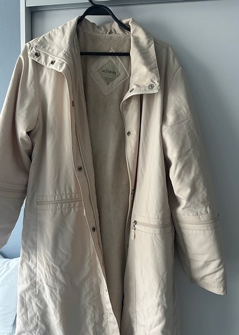 Düğmeli Beyaz Kadın Kaban - Görsel 2