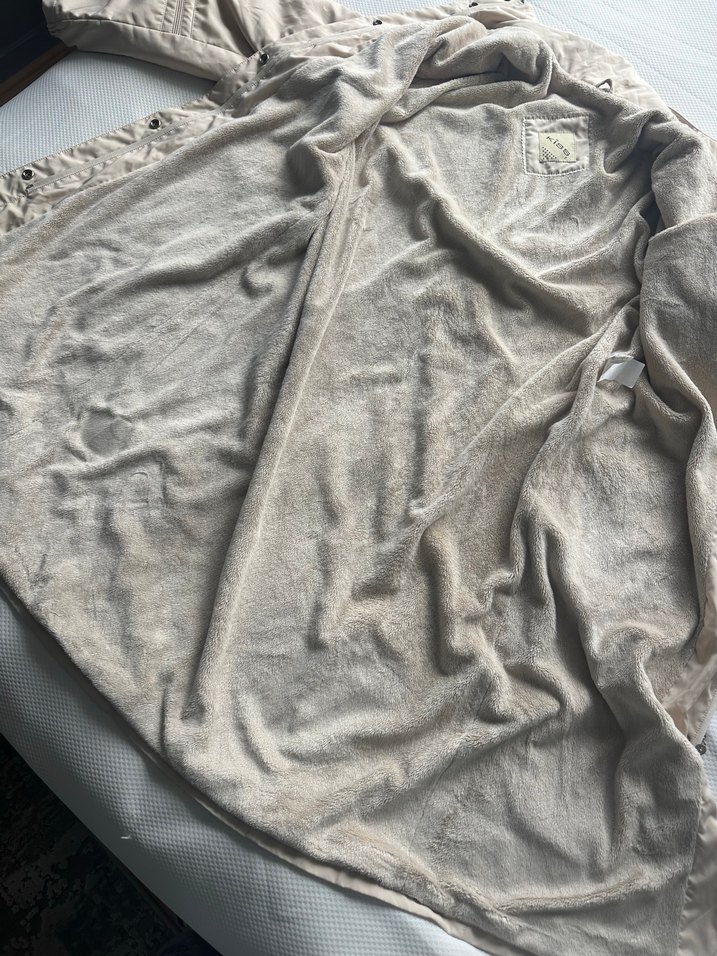 Düğmeli Beyaz Kadın Kaban - Görsel 3