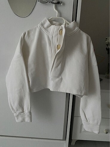 Beyaz Crop Sweatshirt