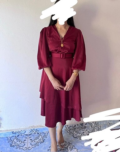 Bordo saten elbise