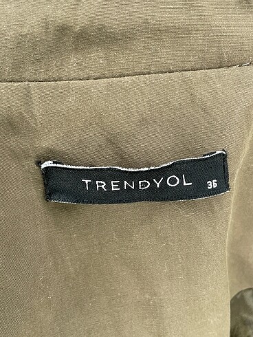 36 Beden haki Renk Trendyol & Milla Trenchcoat %70 İndirimli.