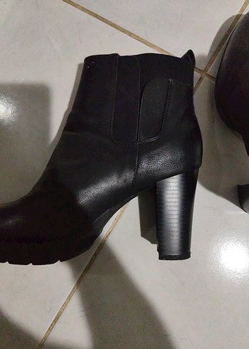Diğer Tokalı Siyah Deri Kadın Bot