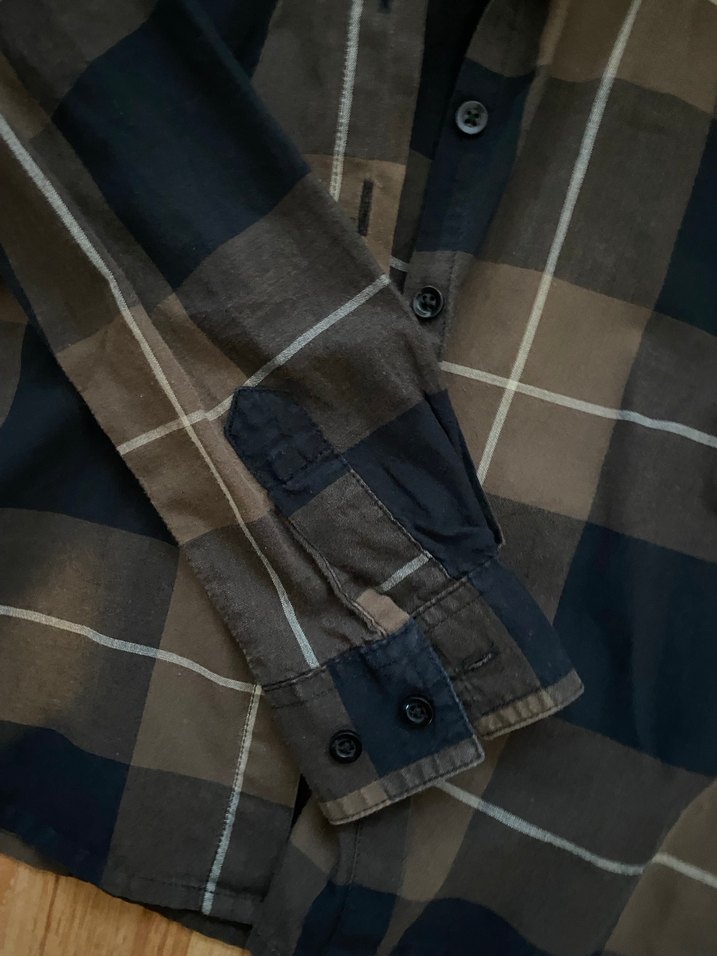 Düğmeli, Uzun Kollu Kahverengi Ekose Gömlek - Görsel 3