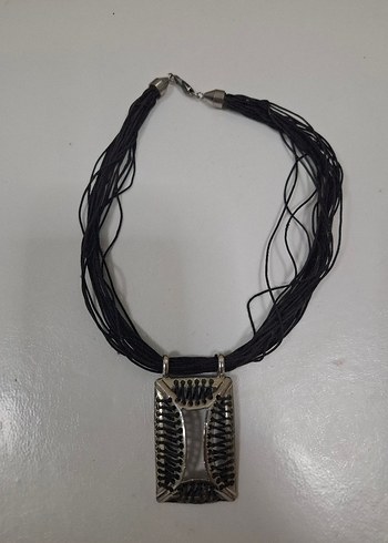 Uzun Siyah Boncuklu Yılan Desenli Gotik Kolye