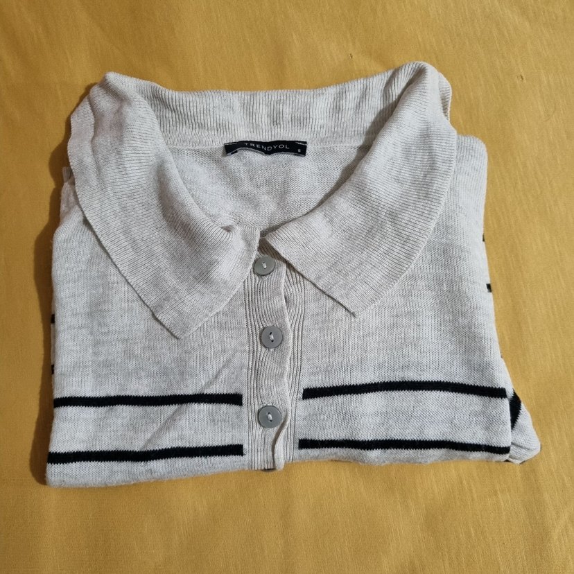 Gri Düğmeli Uzun Kollu Kadın Hırka - Görsel 2