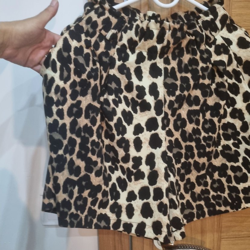 Leopar Desenli Şort - Görsel 2